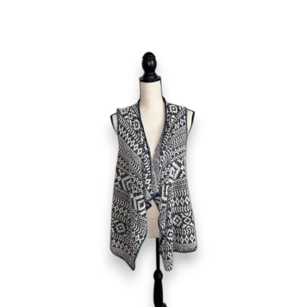 $5 Sale! Knox Rose Black and White Tribal Print Cardigan Vest Sweater